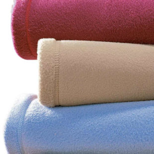 Kvalitní fleecová deka v jednobarevném provedení
